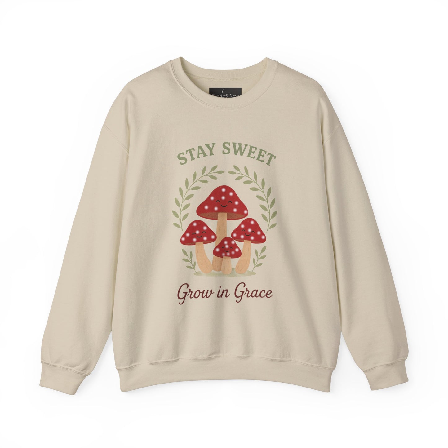 سويت شيرت Stay Sweet Mushroom برقبة دائرية - مريح وأنيق