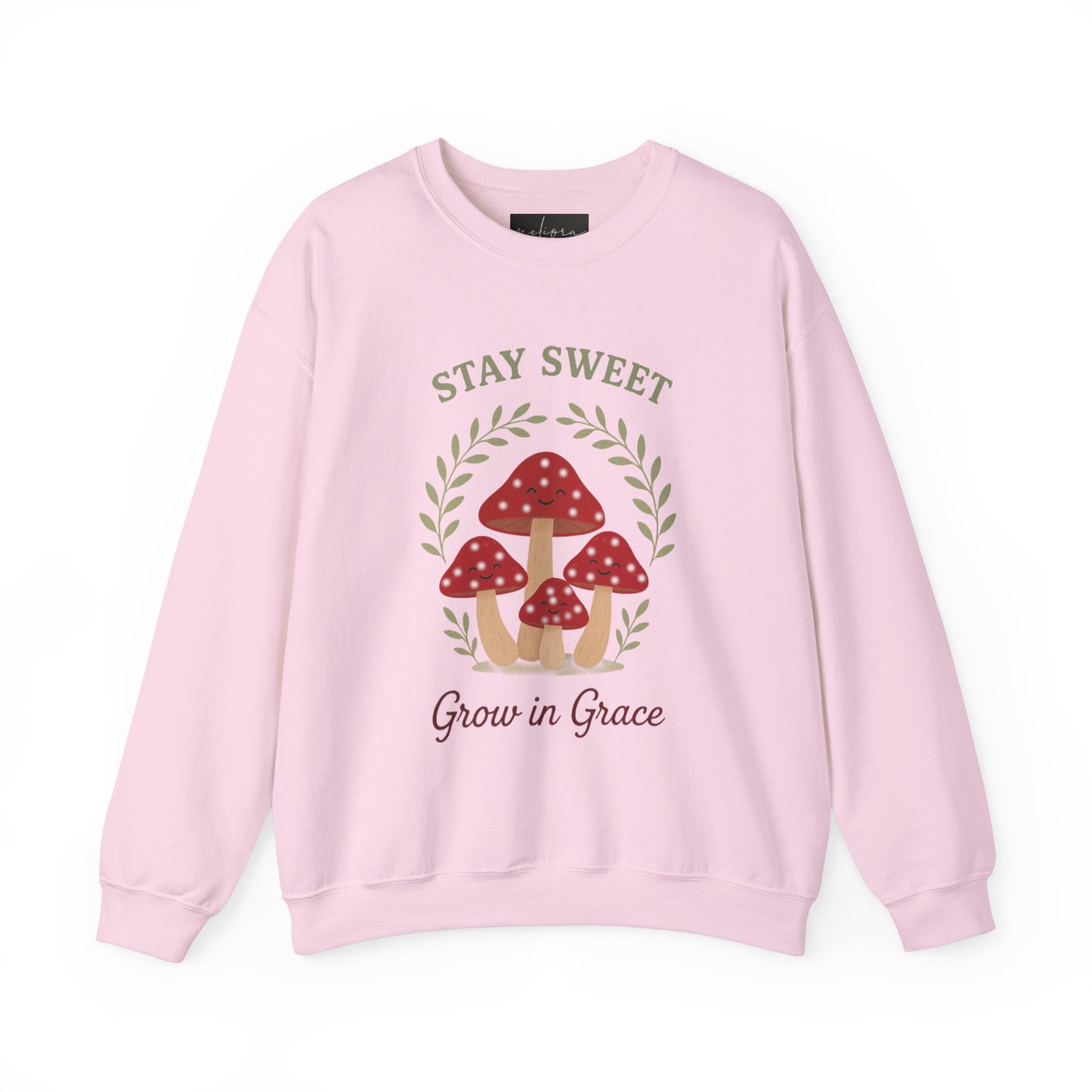 سويت شيرت Stay Sweet Mushroom برقبة دائرية - مريح وأنيق