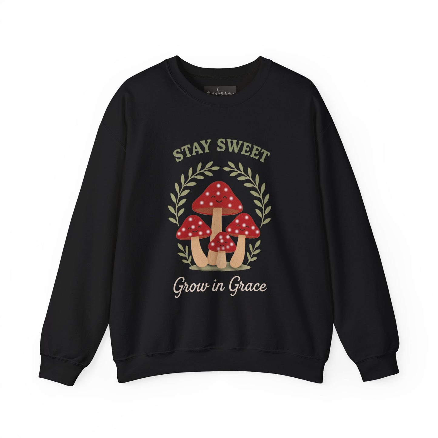 سويت شيرت Stay Sweet Mushroom برقبة دائرية - مريح وأنيق
