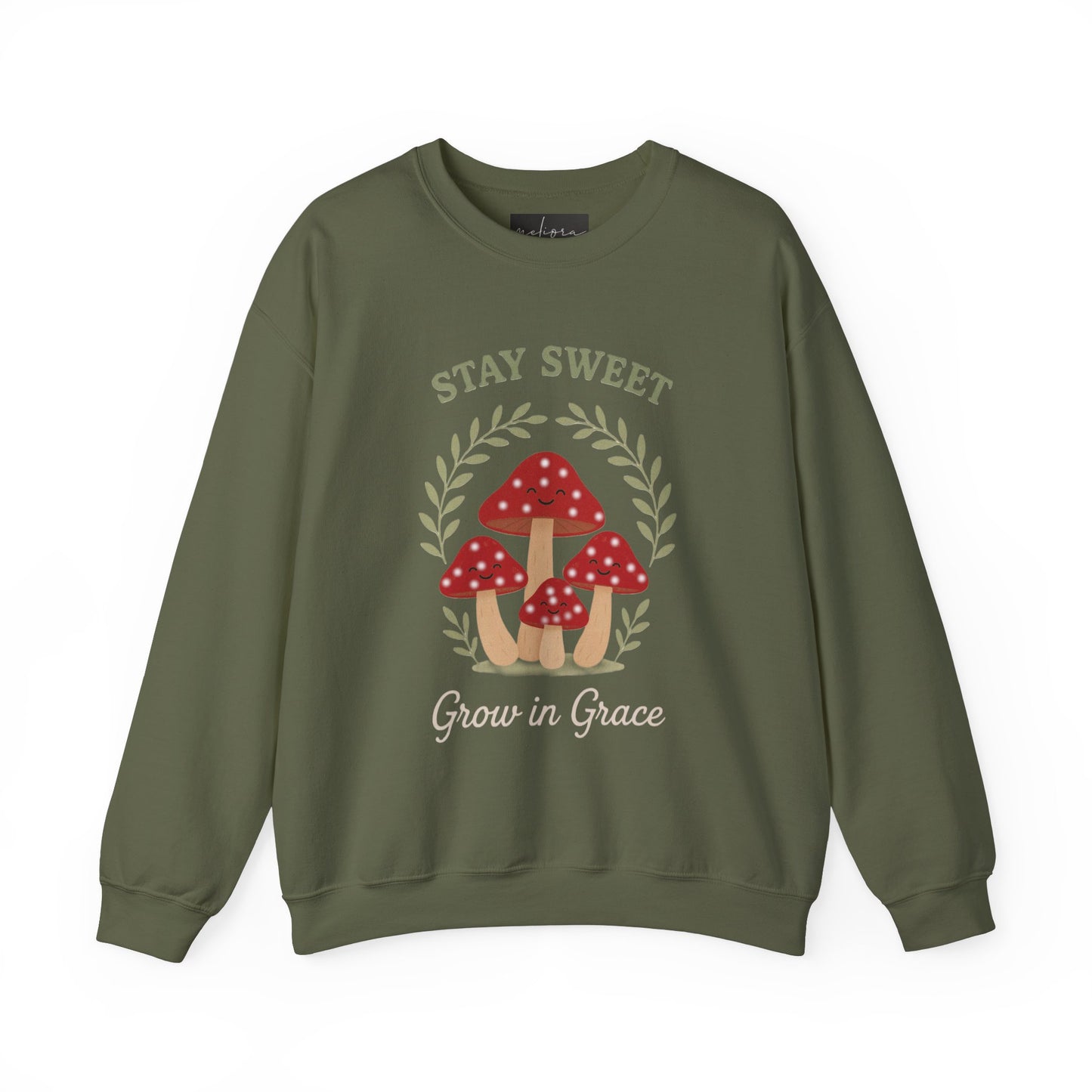 سويت شيرت Stay Sweet Mushroom برقبة دائرية - مريح وأنيق