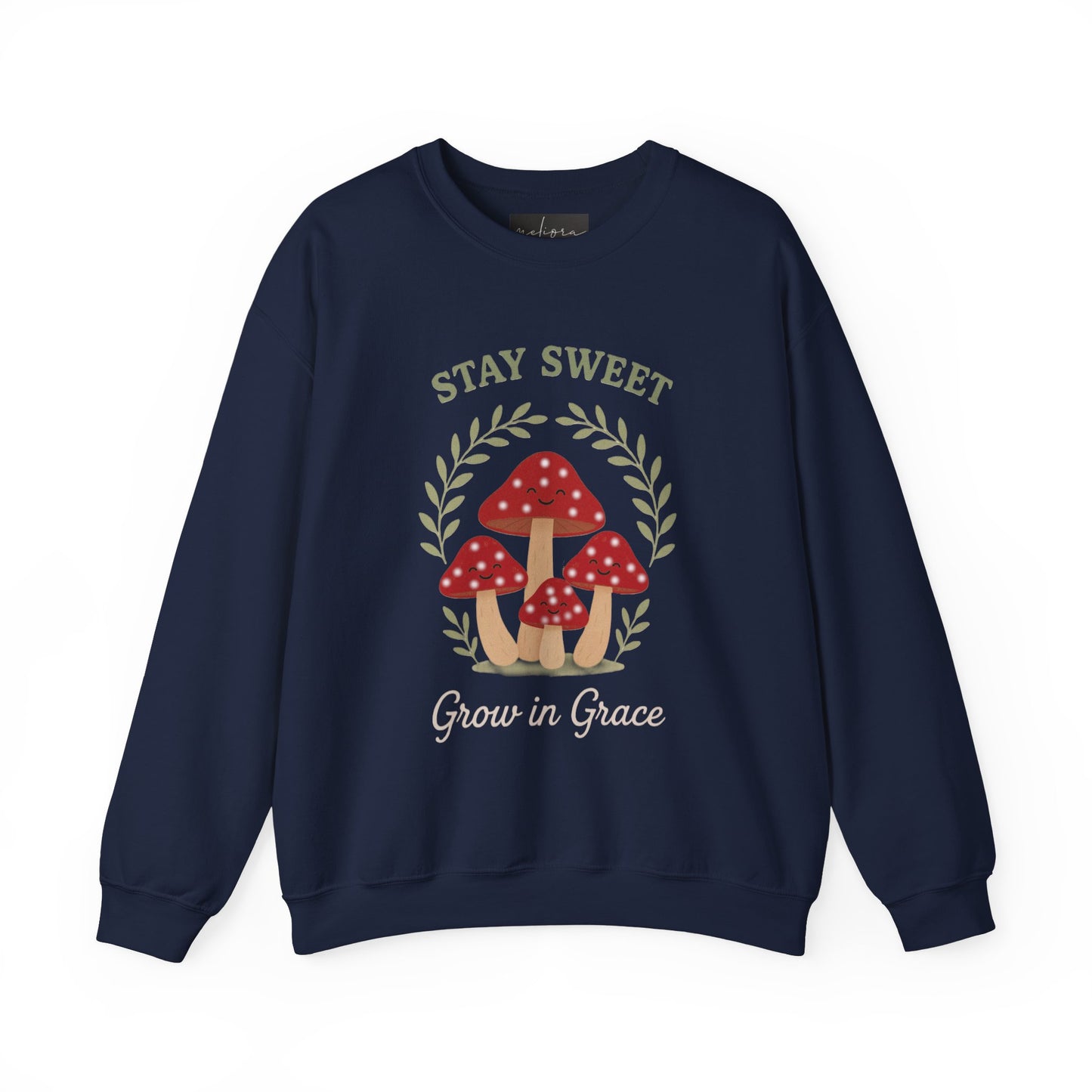 سويت شيرت Stay Sweet Mushroom برقبة دائرية - مريح وأنيق