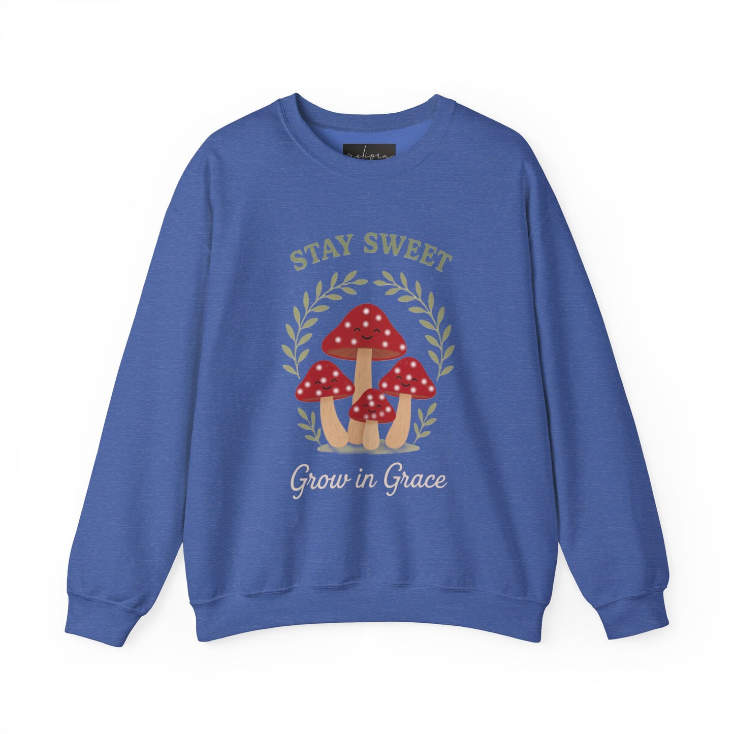 سويت شيرت Stay Sweet Mushroom برقبة دائرية - مريح وأنيق
