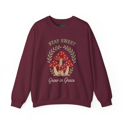 سويت شيرت Stay Sweet Mushroom برقبة دائرية - مريح وأنيق