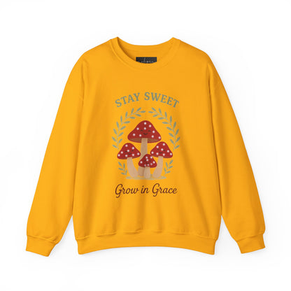 سويت شيرت Stay Sweet Mushroom برقبة دائرية - مريح وأنيق