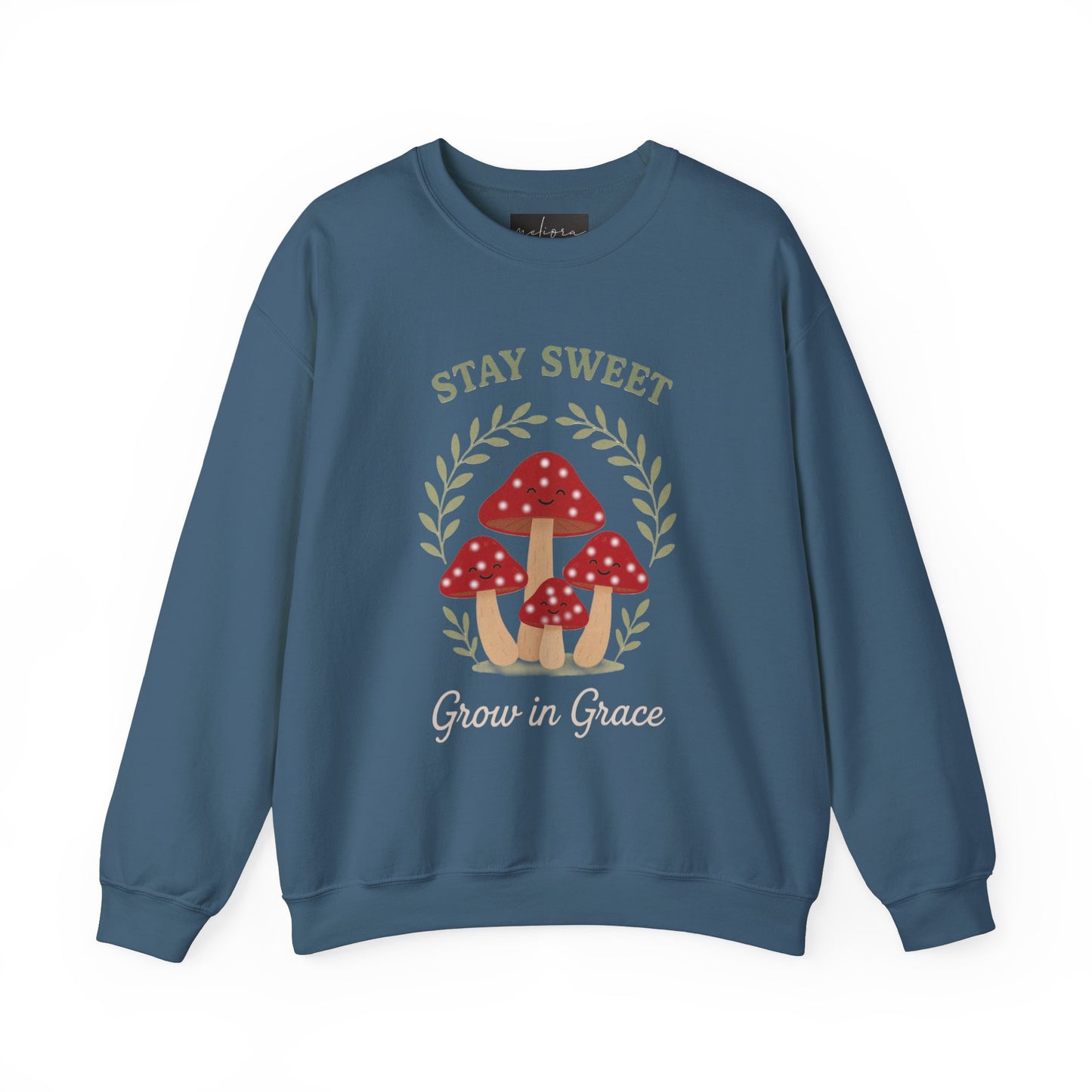 سويت شيرت Stay Sweet Mushroom برقبة دائرية - مريح وأنيق