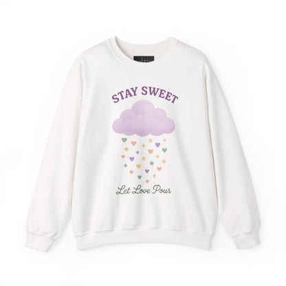سويت شيرت Stay Sweet Crewneck - تصميم Let Love Pour