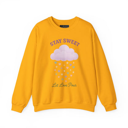 سويت شيرت Stay Sweet Crewneck - تصميم Let Love Pour