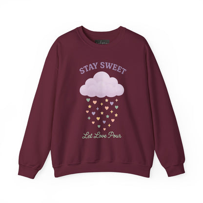 سويت شيرت Stay Sweet Crewneck - تصميم Let Love Pour