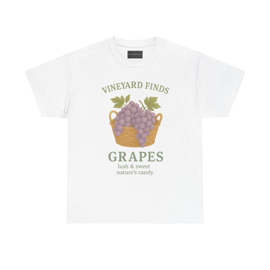 تيشيرت قطني ثقيل من Vineyard Finds - تصميم Sweet Grapes