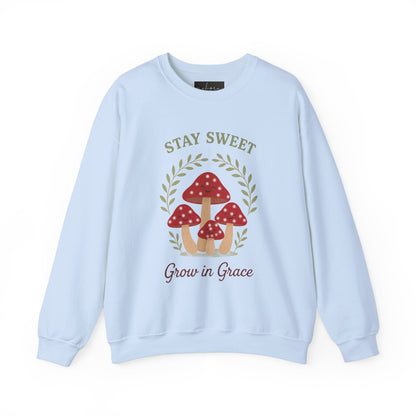 سويت شيرت Stay Sweet Mushroom برقبة دائرية - مريح وأنيق