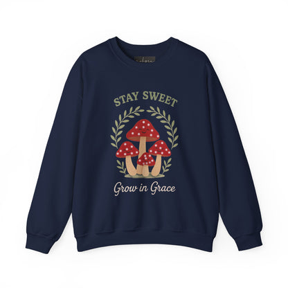 سويت شيرت Stay Sweet Mushroom برقبة دائرية - مريح وأنيق