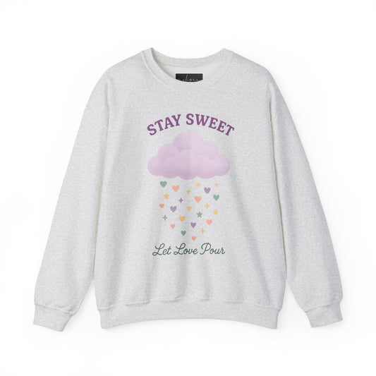 سويت شيرت Stay Sweet Crewneck - تصميم Let Love Pour