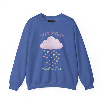 سويت شيرت Stay Sweet Crewneck - تصميم Let Love Pour