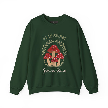 سويت شيرت Stay Sweet Mushroom برقبة دائرية - مريح وأنيق