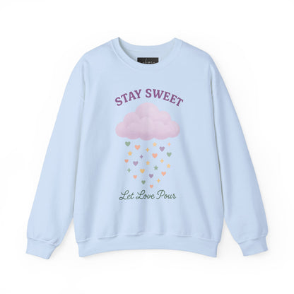 سويت شيرت Stay Sweet Crewneck - تصميم Let Love Pour